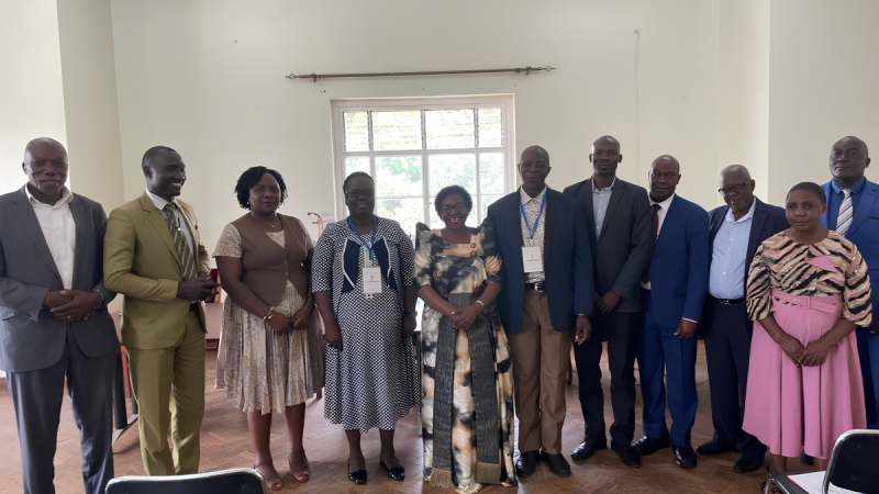 Minisita w’Ebyenjigiriza mu Buganda asisinkanye abakulira Bboodi z’Amasomero g’Obwakabaka